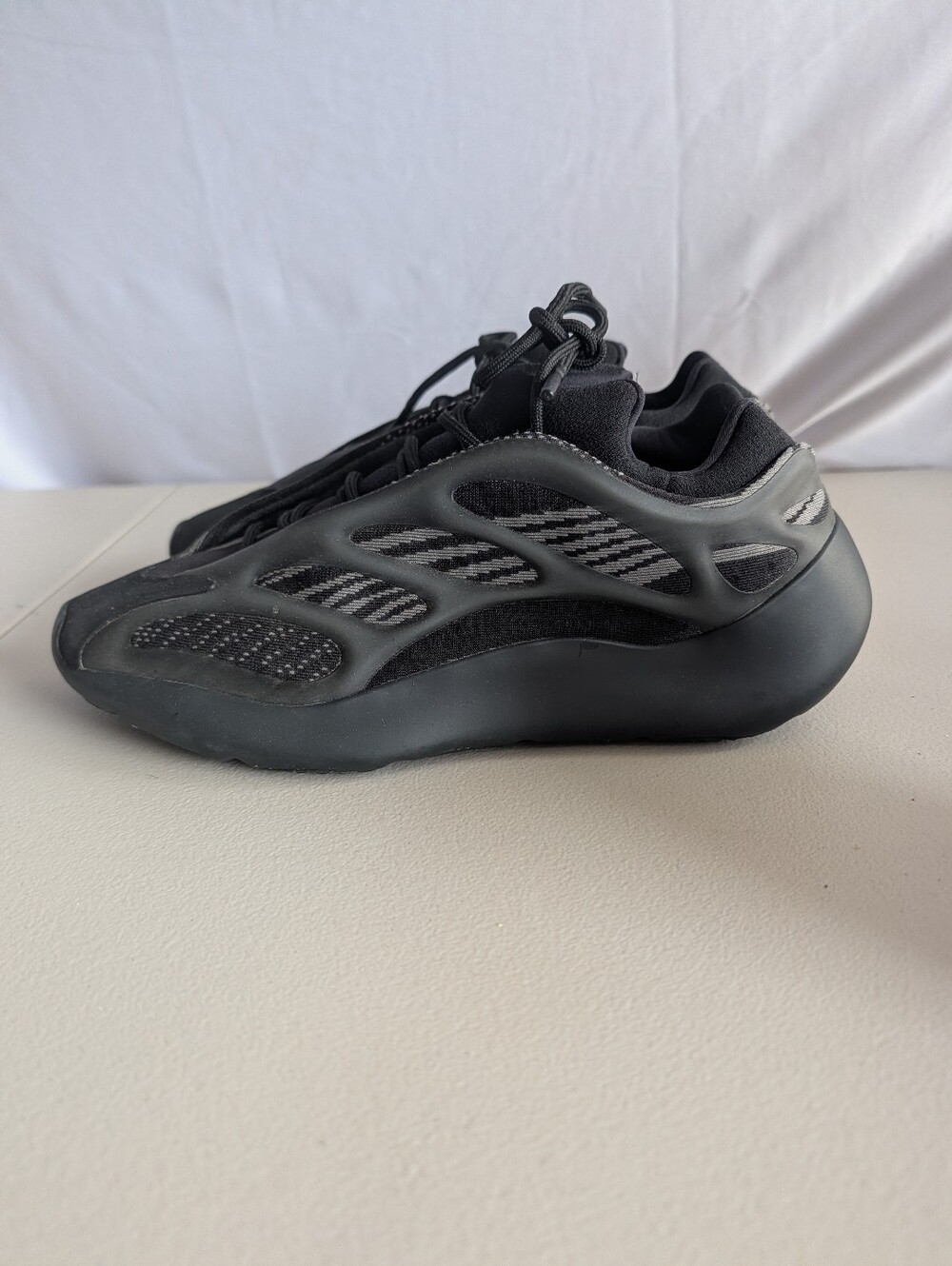 Yeezy by Adidas sneakers 700 V3 Men size US 10.5 Black Gray Low Top H67799